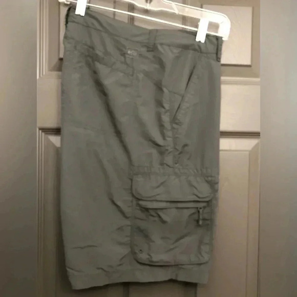 REI Women’s Measured Outdoor Hiking Vented Cargo Shorts - Picture 4 of 8